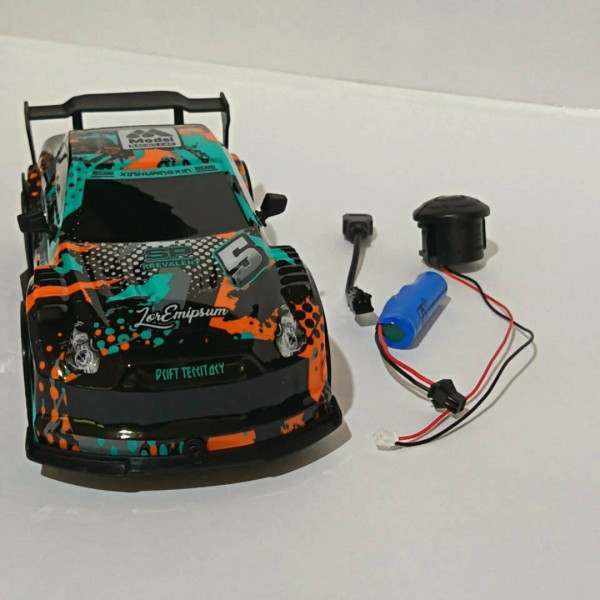 سيارة مضيئة مع ريموت تحكم